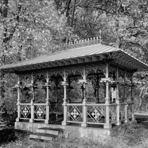 One-time Open-air Trolley Waiting Room Still a Good Spot to Rest & Enjoy View