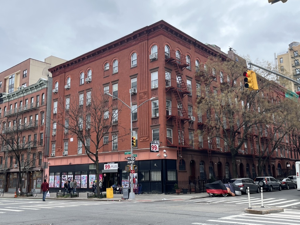 910 Amsterdam Avenue (aka 200 West 105 Street)