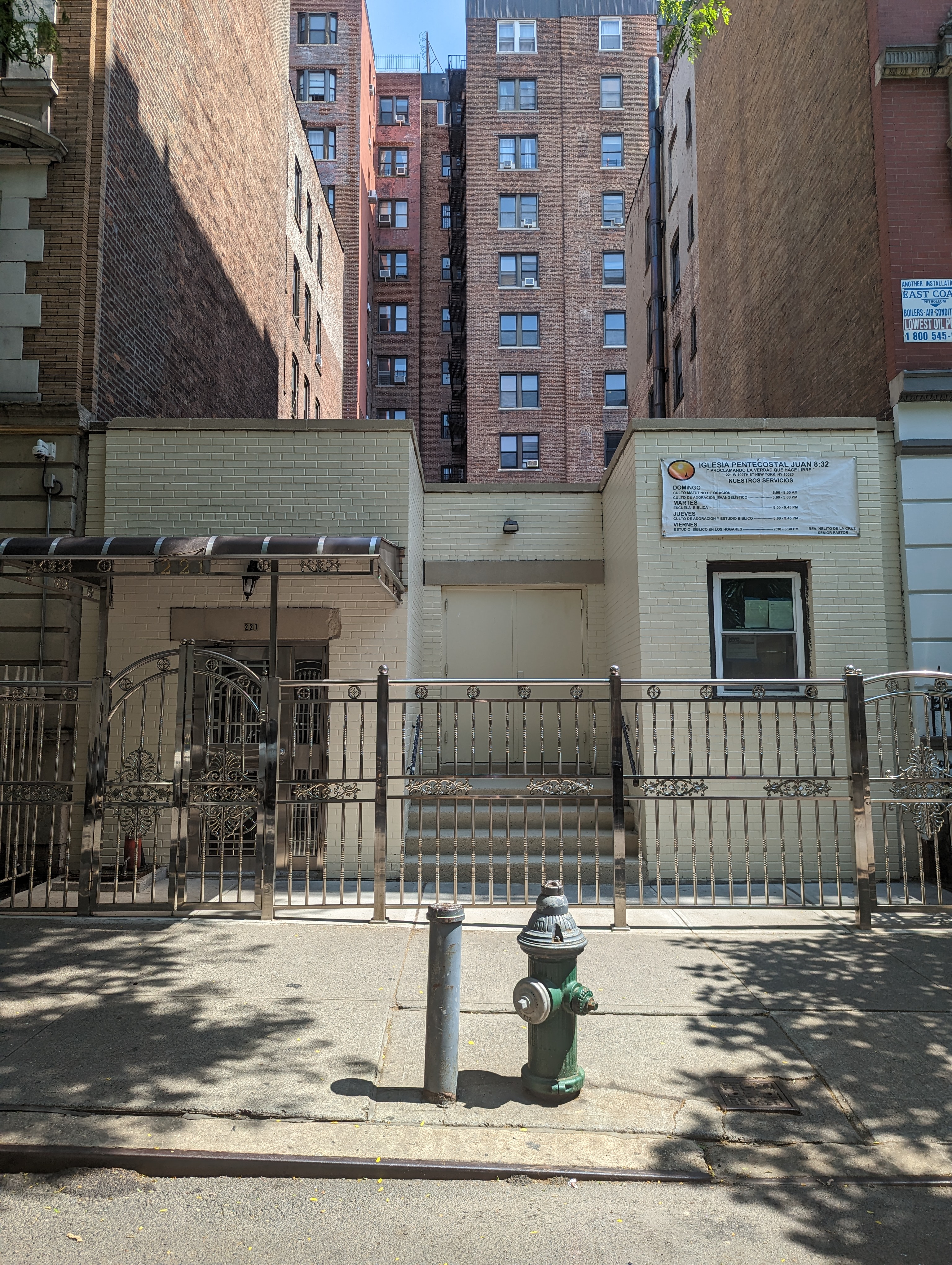 221 West 109th Street: Iglesia Cristiana Canaan