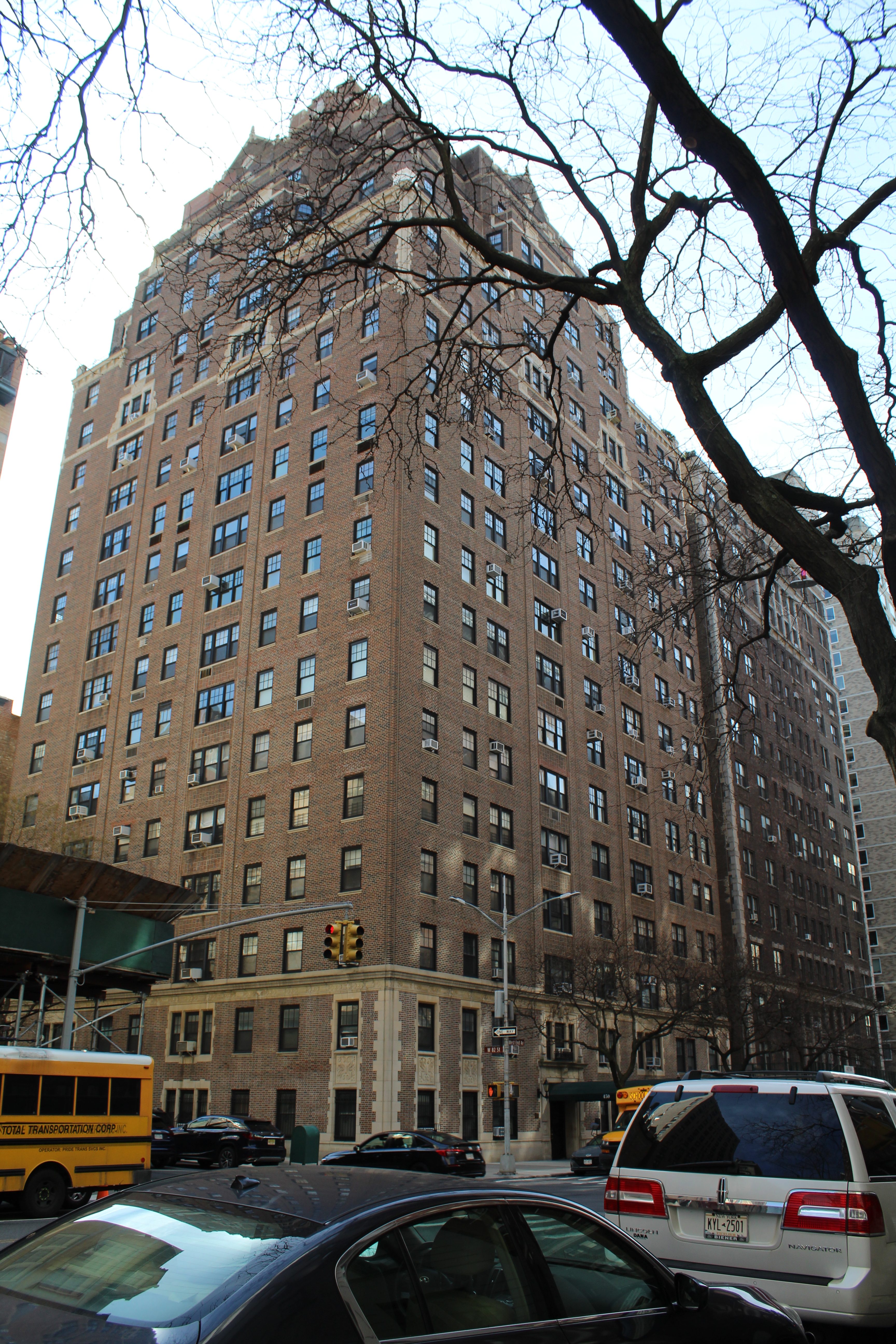 450 West End Avenue, aka 448-452 West End Avenue, 256-260 West 82nd Street