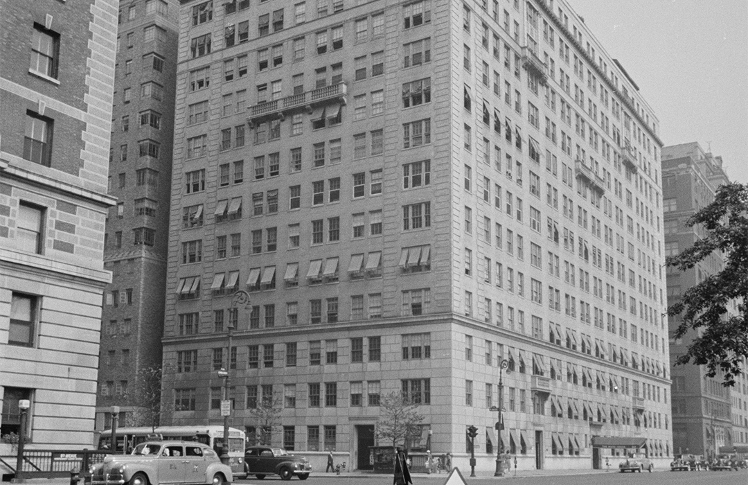 B&W image of the apartment building at 262 Central Park West